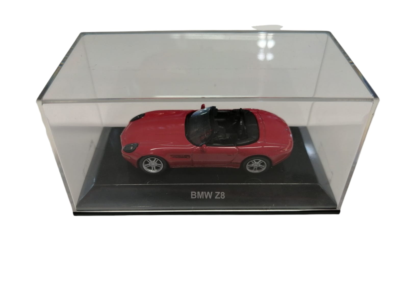 BMW Z8 ROJO-AUTO ART 