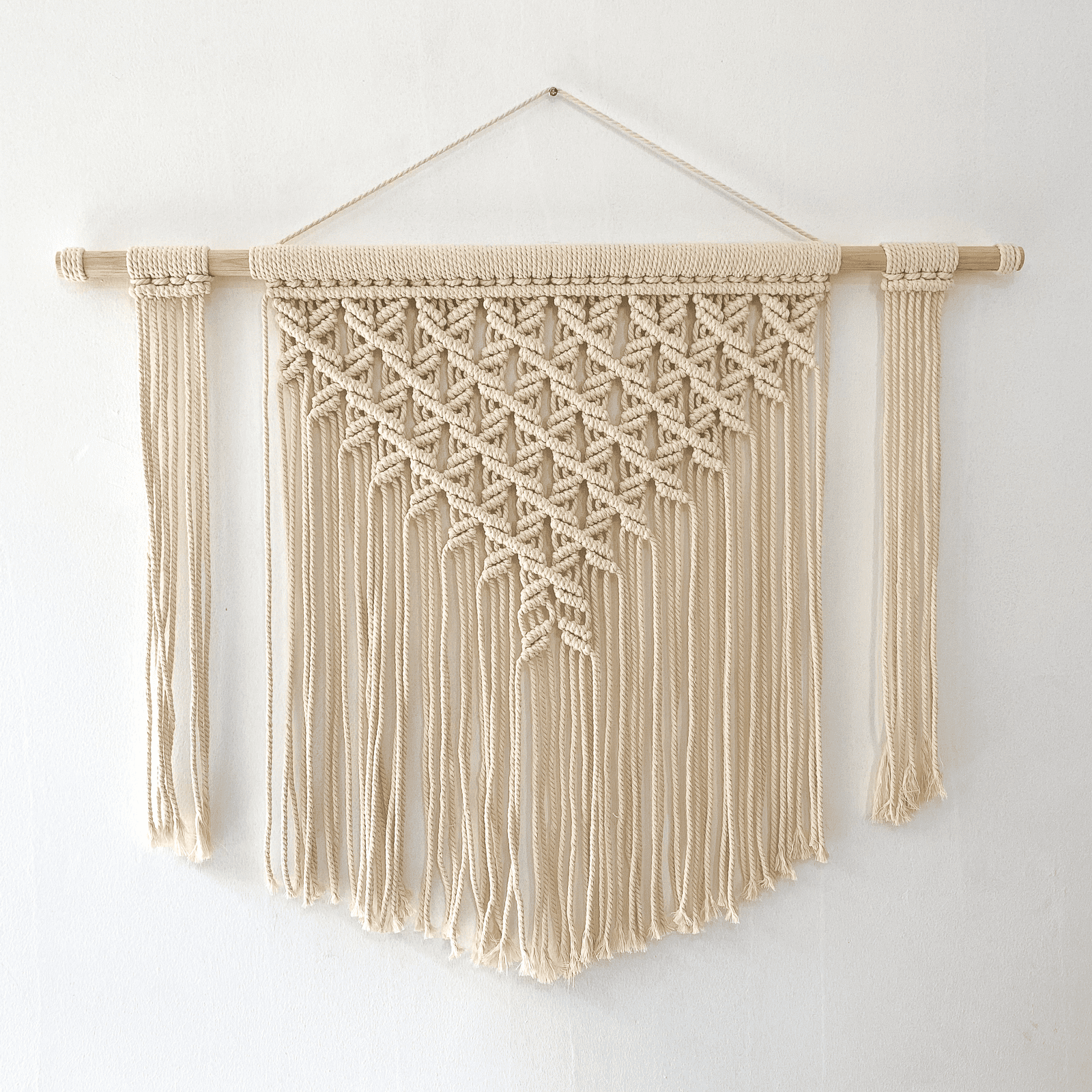Tapiz de Macramé Grande Pindeli Poli Hecho a Mano, Modelo Ro Color Beige