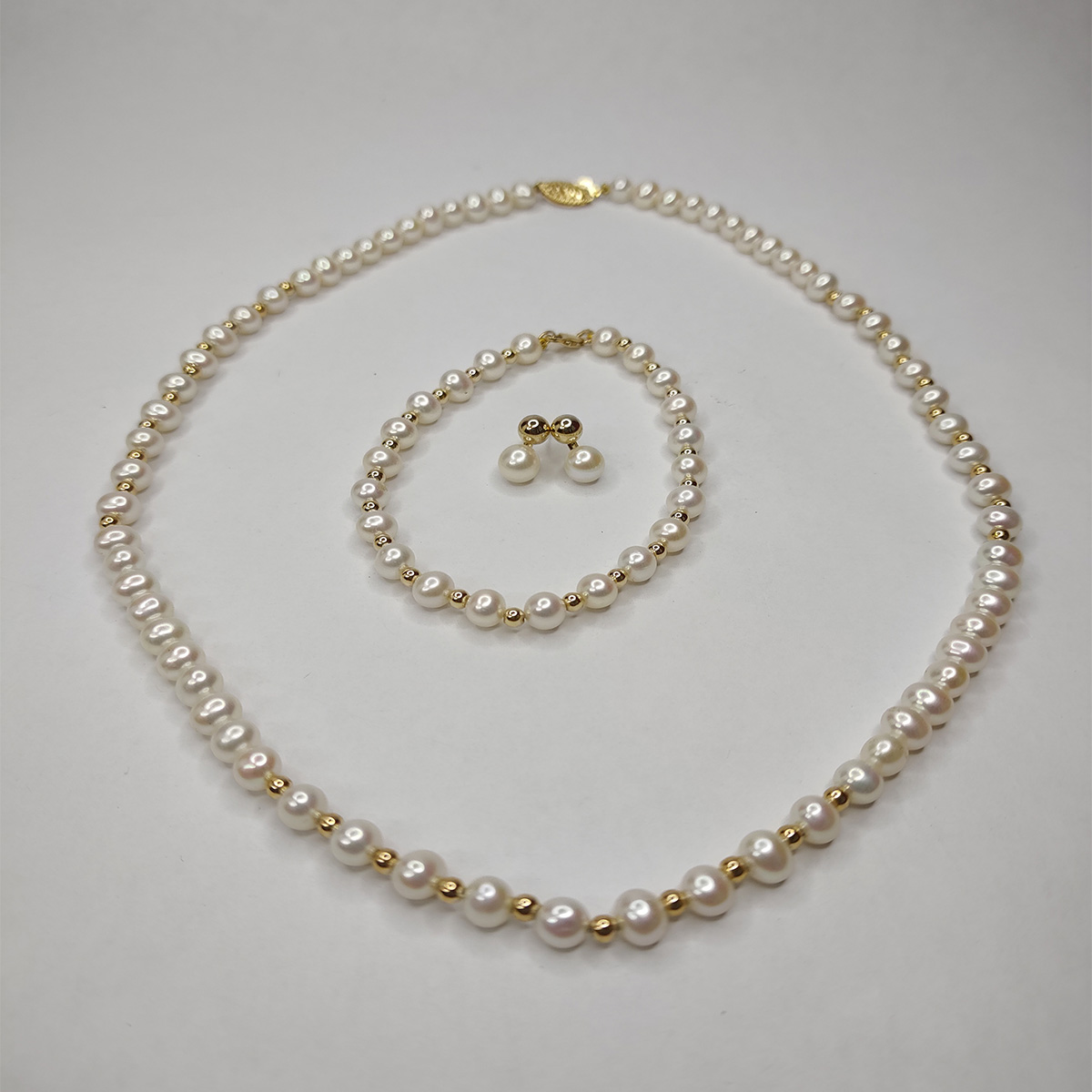 Juego De Collar, Pulsera Y Aretes Elaborado De 14 K