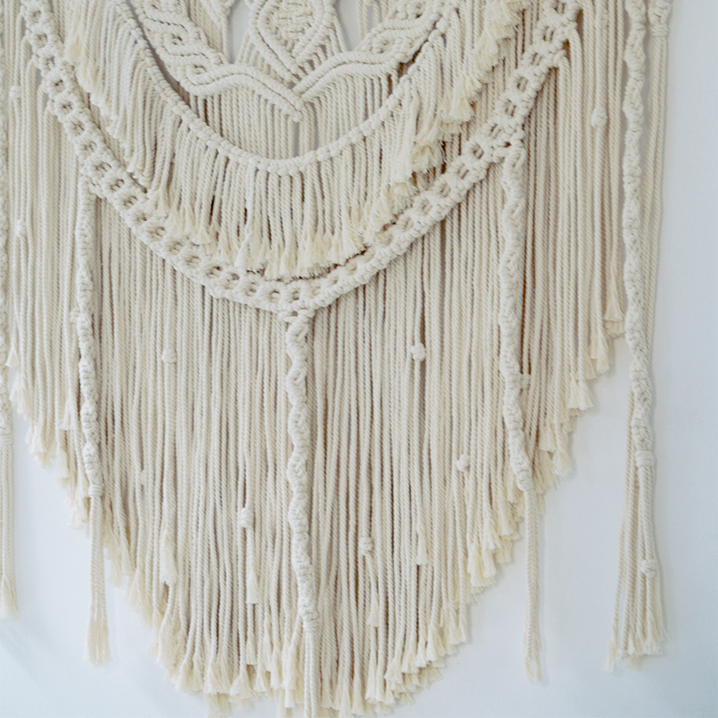 Tapiz de Macramé Grande Pindeli Poli Hecho a Mano, Modelo Abril Color Beige