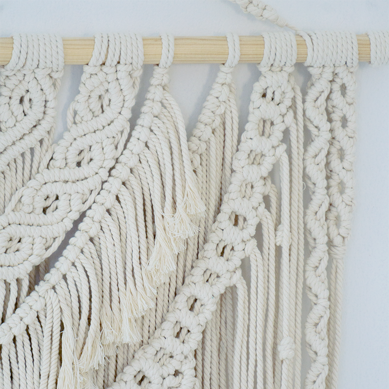 Tapiz de Macramé Grande Pindeli Poli Hecho a Mano, Modelo Abril Color Beige