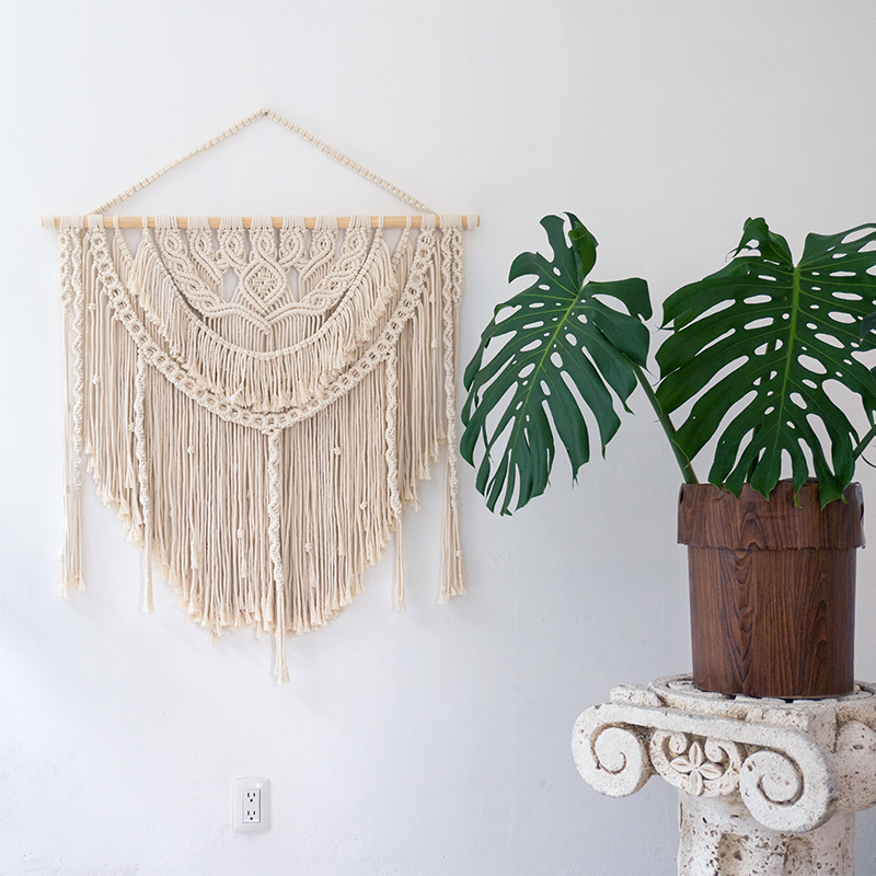 Tapiz de Macramé Grande Pindeli Poli Hecho a Mano, Modelo Abril Color Beige