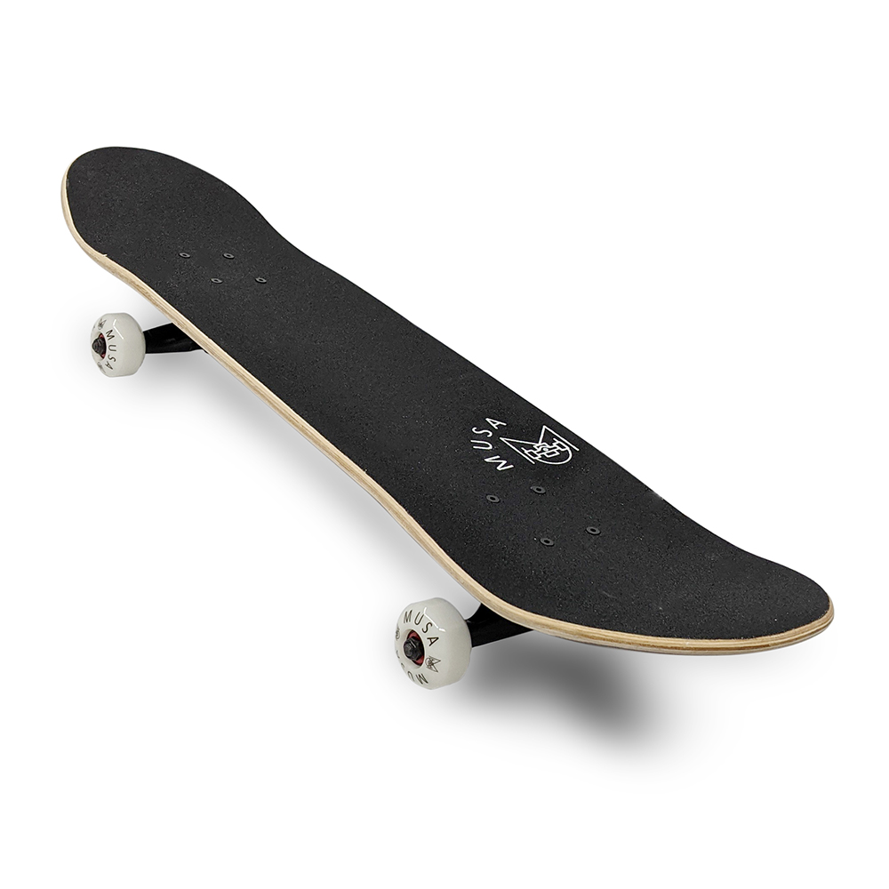 Patineta Profesional MUSA Labios Solo Pam Llantas Blancas skate skateboard