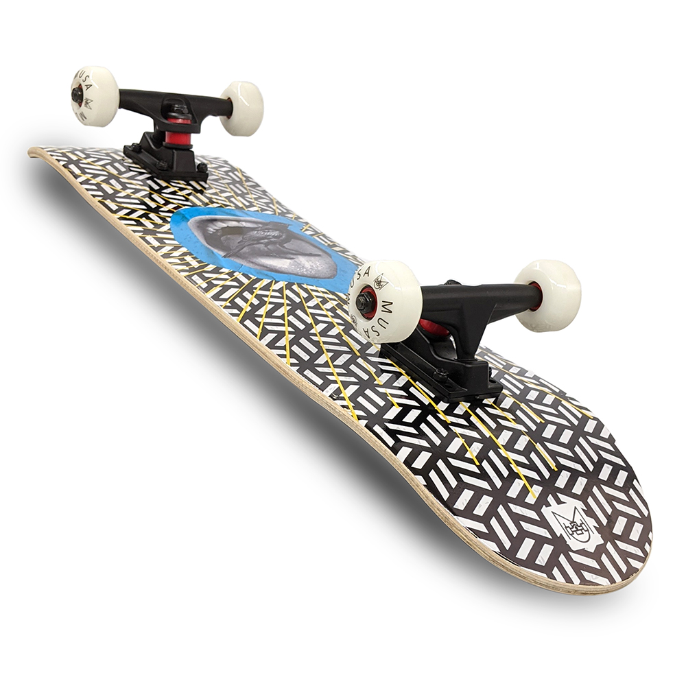Patineta Profesional MUSA Labios Solo Pam Llantas Blancas skate skateboard