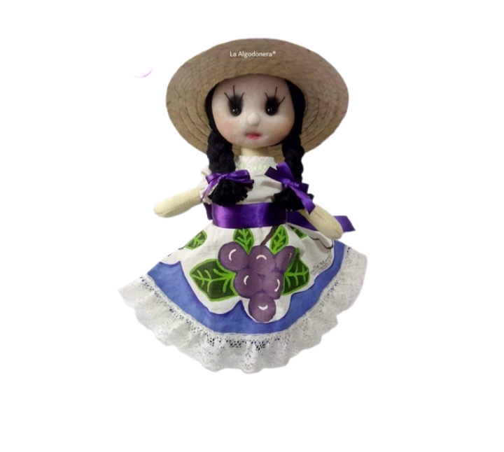 Muñeca de tela inspirada en las campesinas que pizcaban el algodón y lleva por nombre La Algodonera