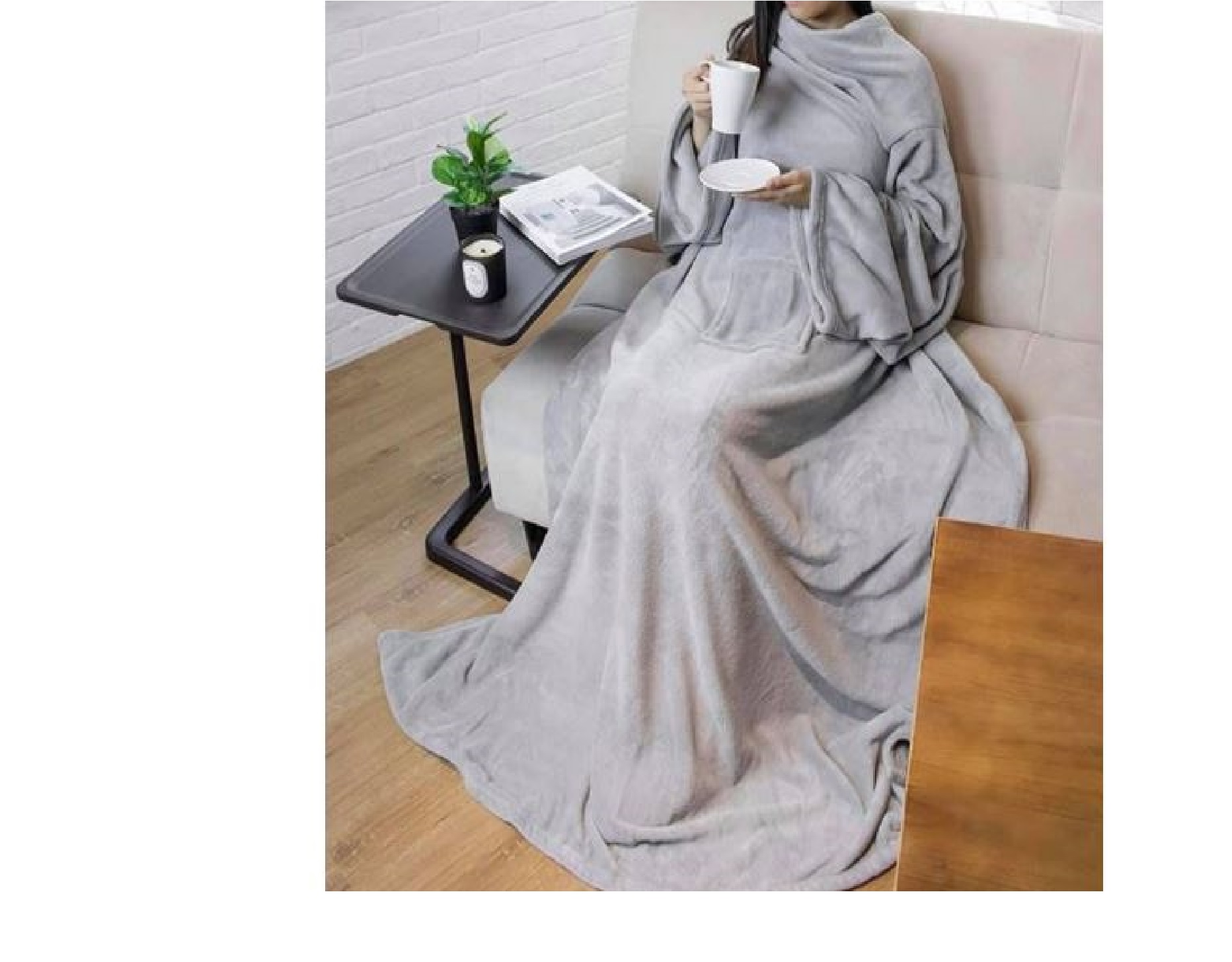 Frazada Larga, ligera, calientita Con Mangas Y Bolsa para guardar tu Celular (Betterware)