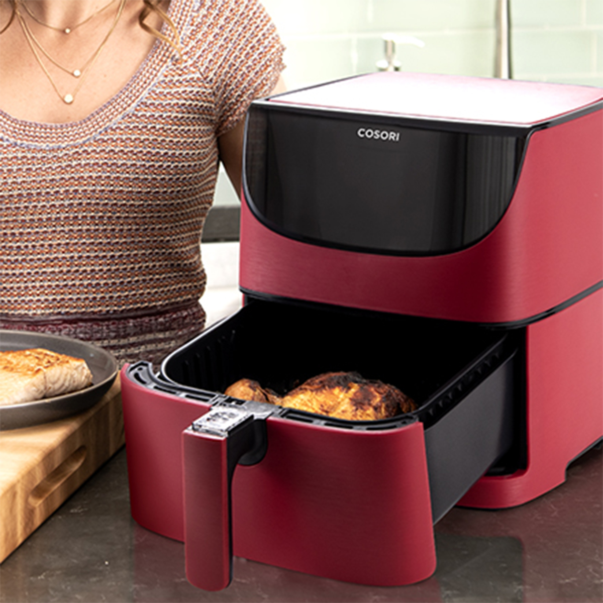 https://resources.claroshop.com/medios-plazavip/mkt/62a74943d8f64_100_ap_hthohasa15dc_cp158-af_original-58-quart-air-fryer_03djpg.jpg?scale=500&qlty=75