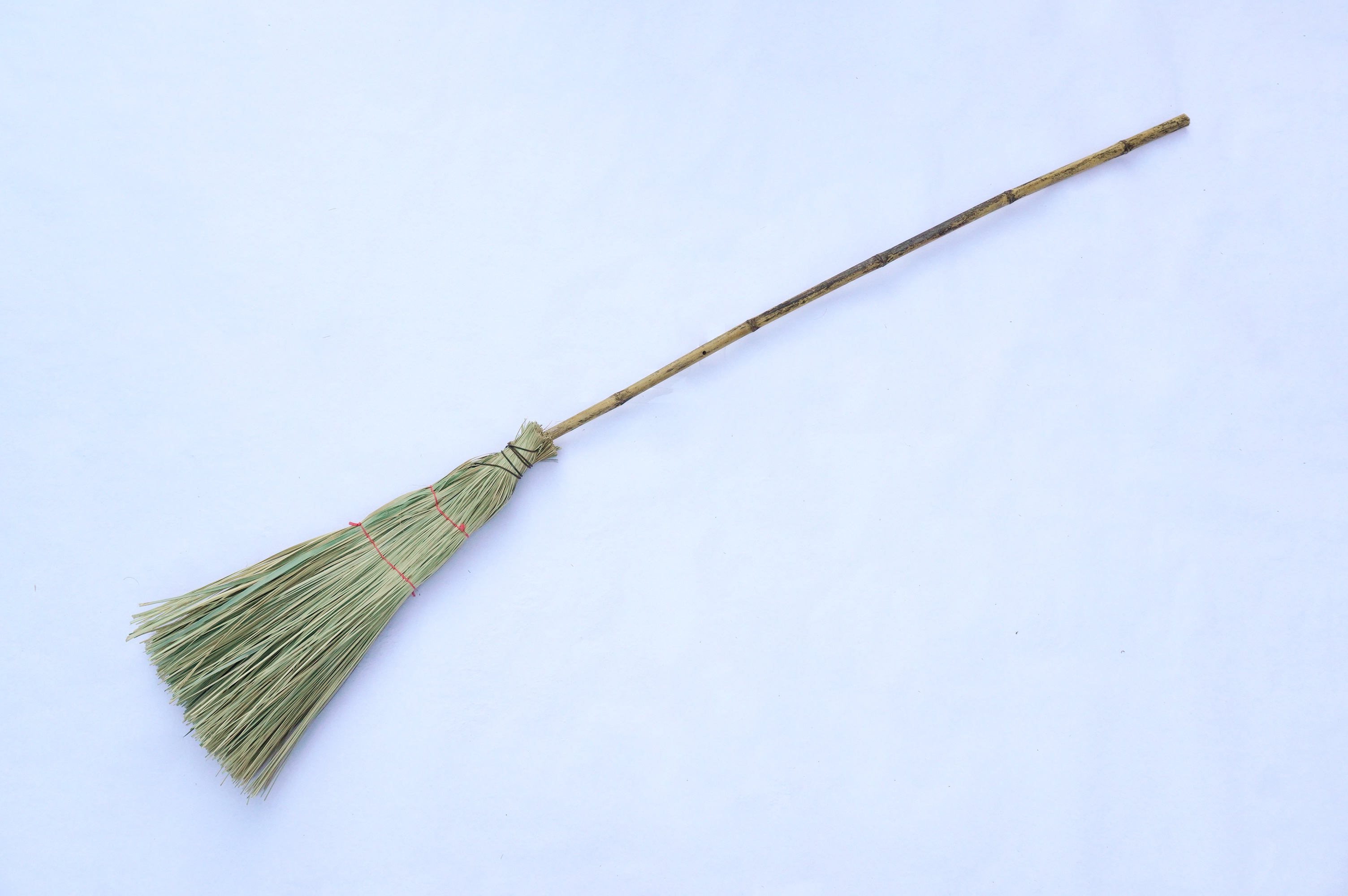 Escoba De Palma Artesanal, Ideal Para Decoración O Para Aseo