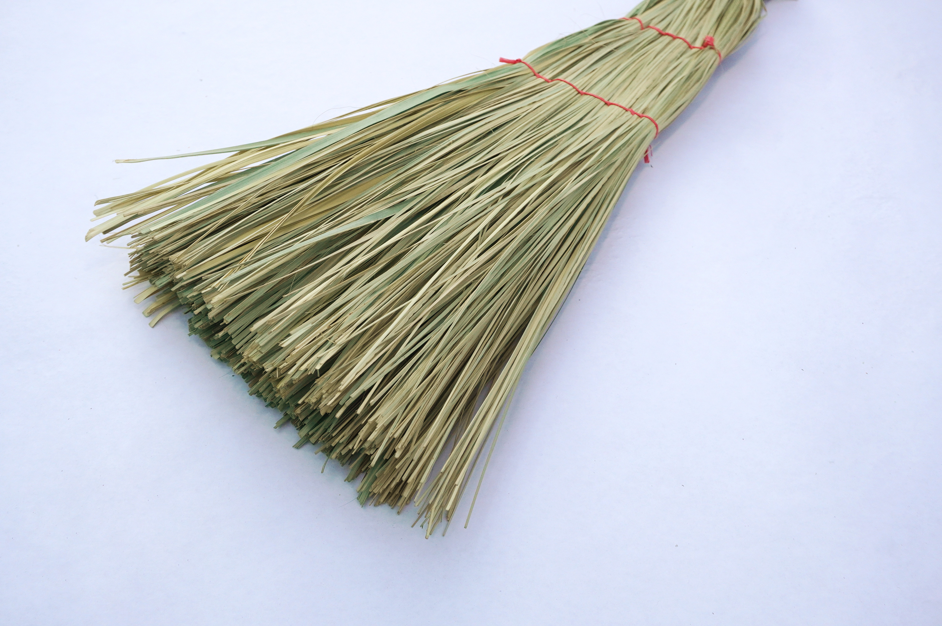 Escoba De Palma Artesanal, Ideal Para Decoración O Para Aseo