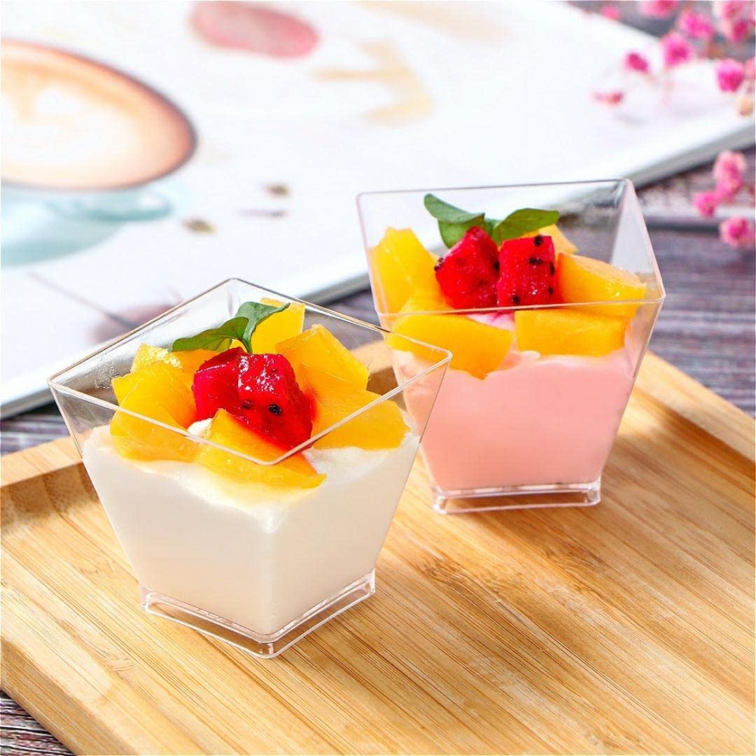 Vasito Pirámide De Plástico Con apariencia cristalería Elegante Para Postres. Para todo tipo de eventos 40 Piezas.