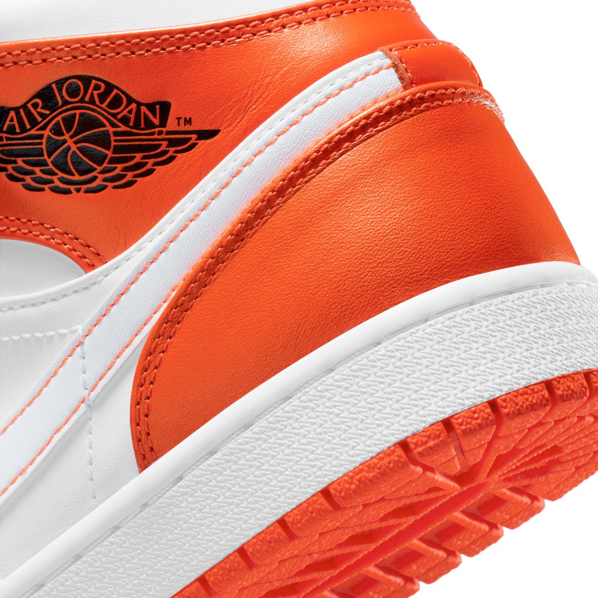 TENIS NIKE AIR JORDAN RETRO 1 MID METALLIC ORANGE