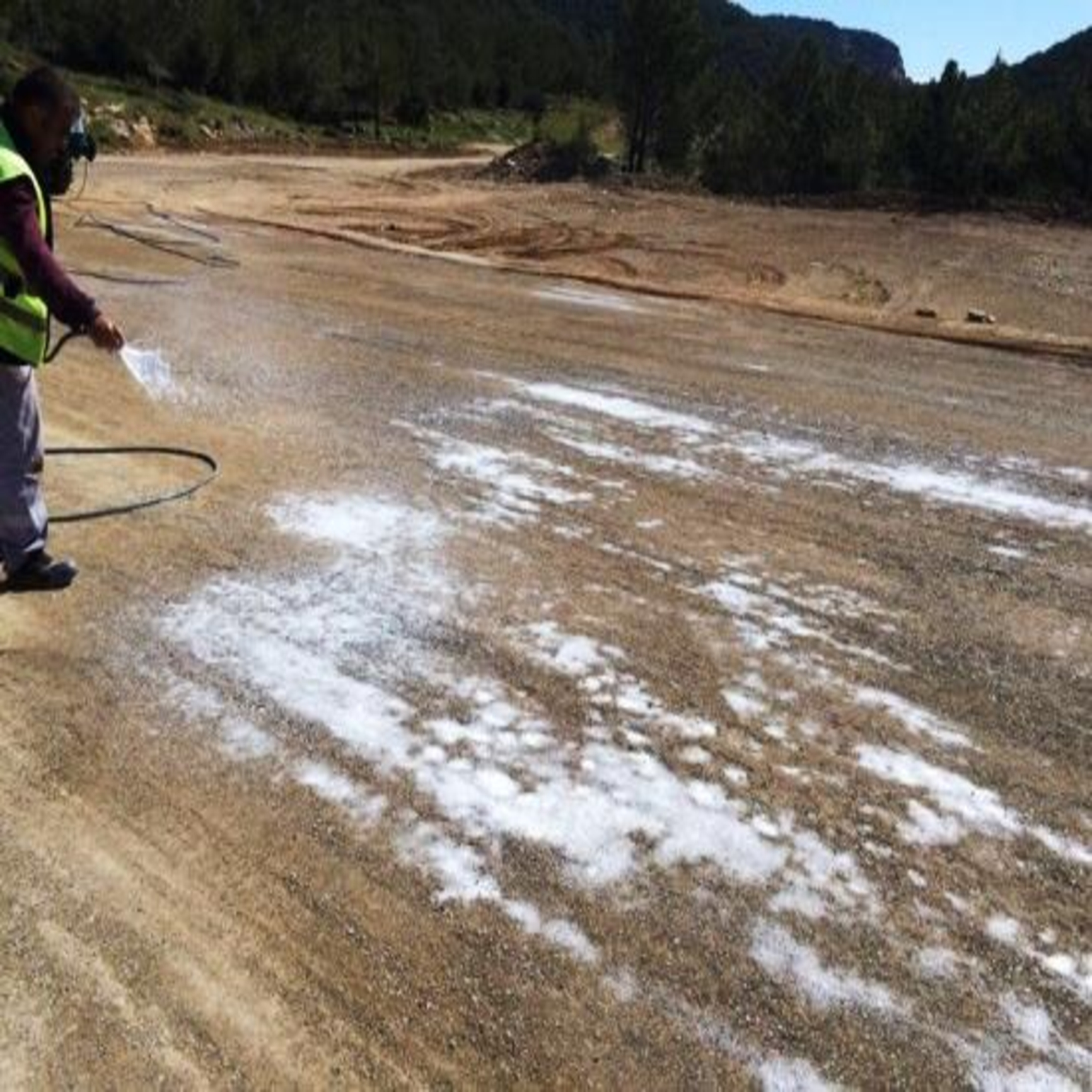 ISONEM SS SOIL HARDENER - Estabilizador de Suelo y Agente de Control de Polvo - 5 Lt