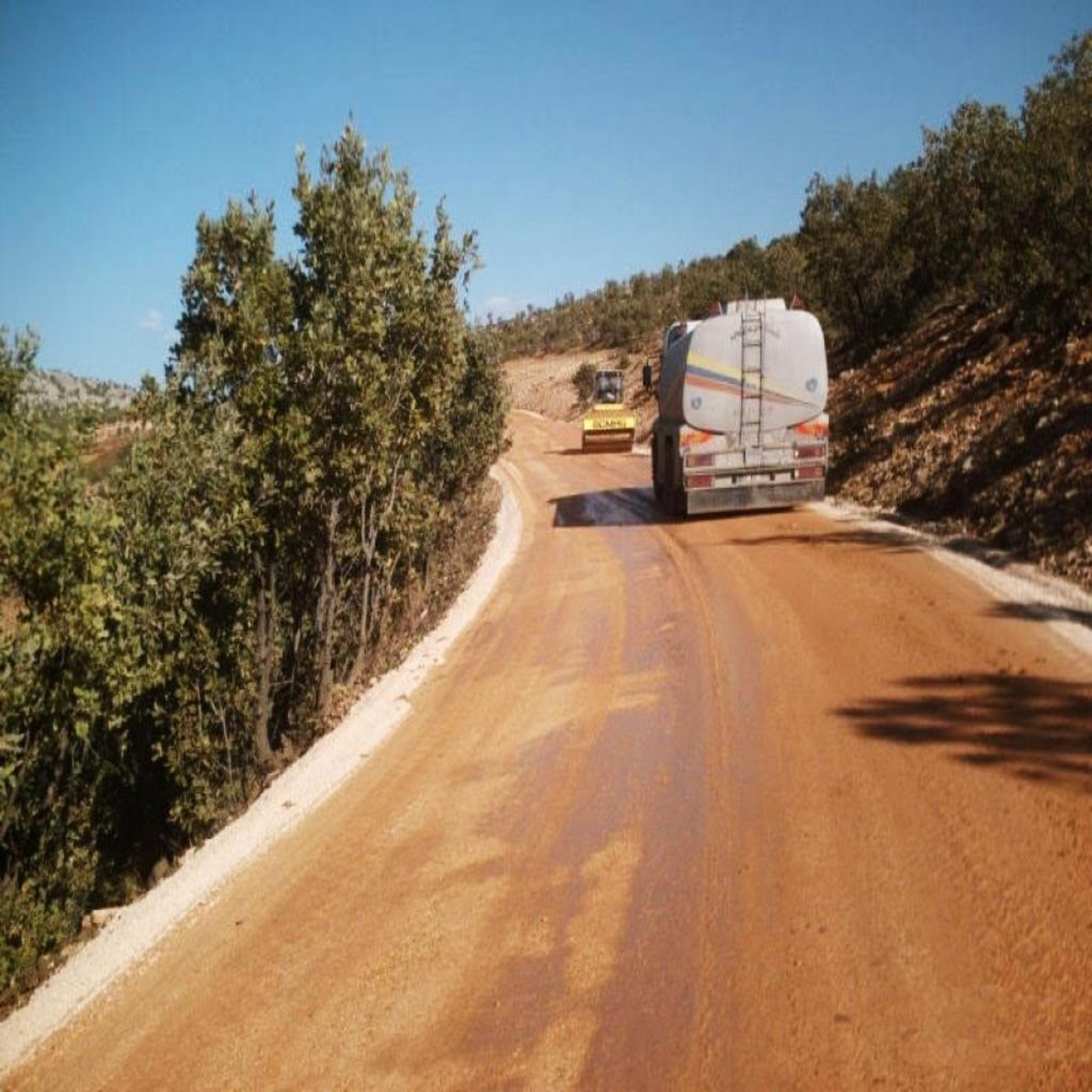 ISONEM SS SOIL HARDENER - Estabilizador de Suelo y Agente de Control de Polvo - 5 Lt