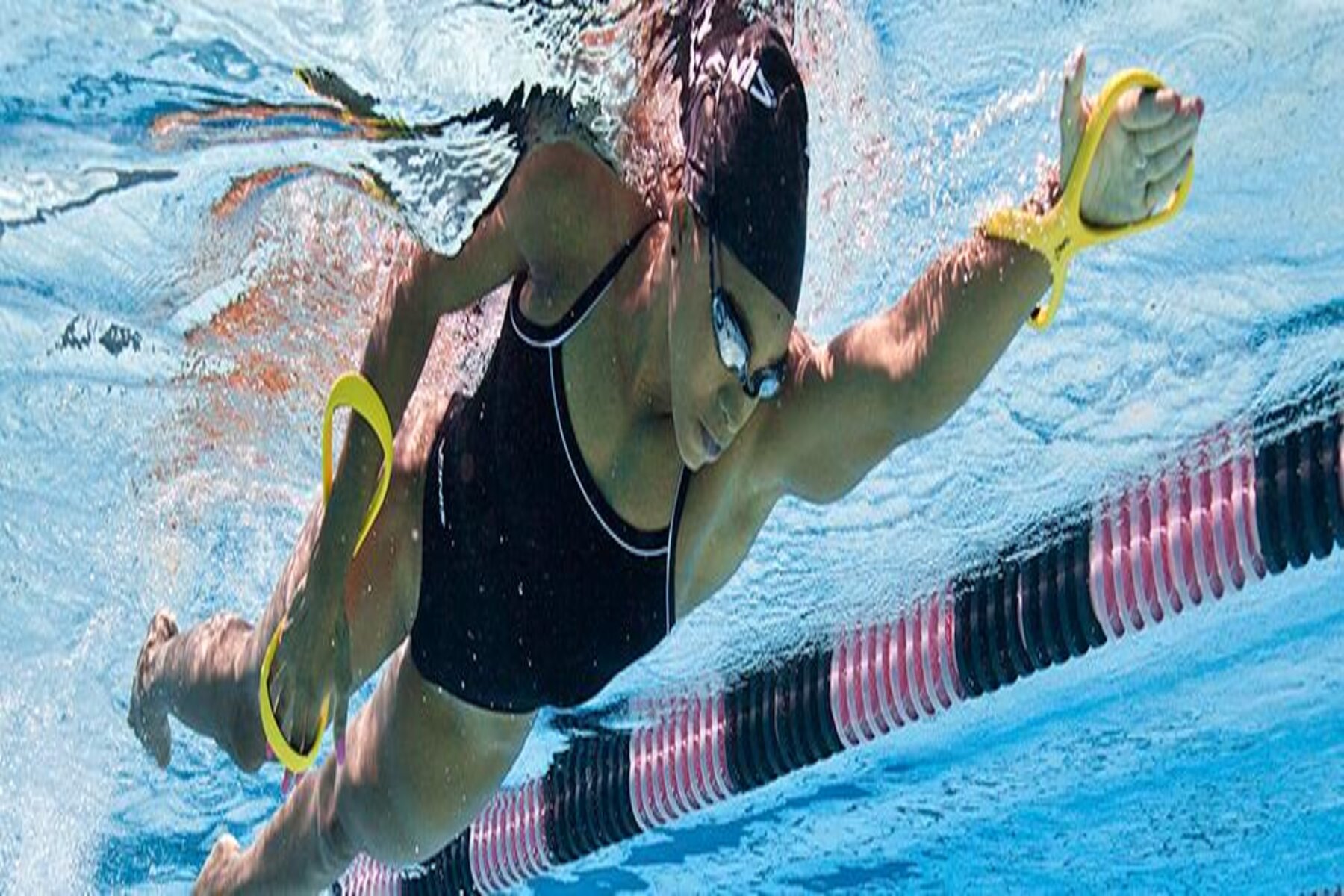 CORRECTOR DE BRAZADA FOREARM FULCRUM MARCA FINIS ADULTO 