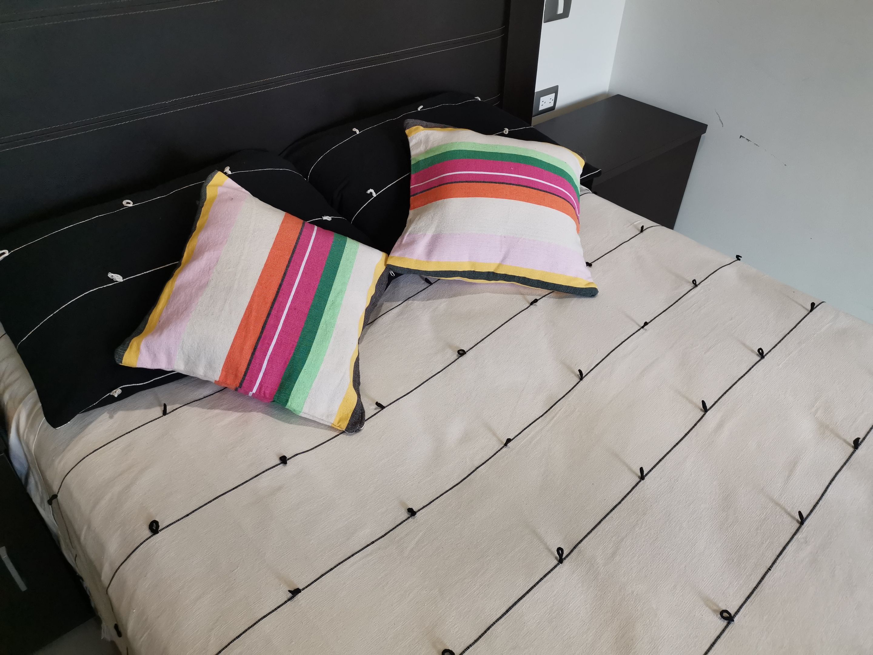 Colcha de Algodon Artesanal Blanca con Borlas Nube, Fundas Almohada y Fundas Cojines