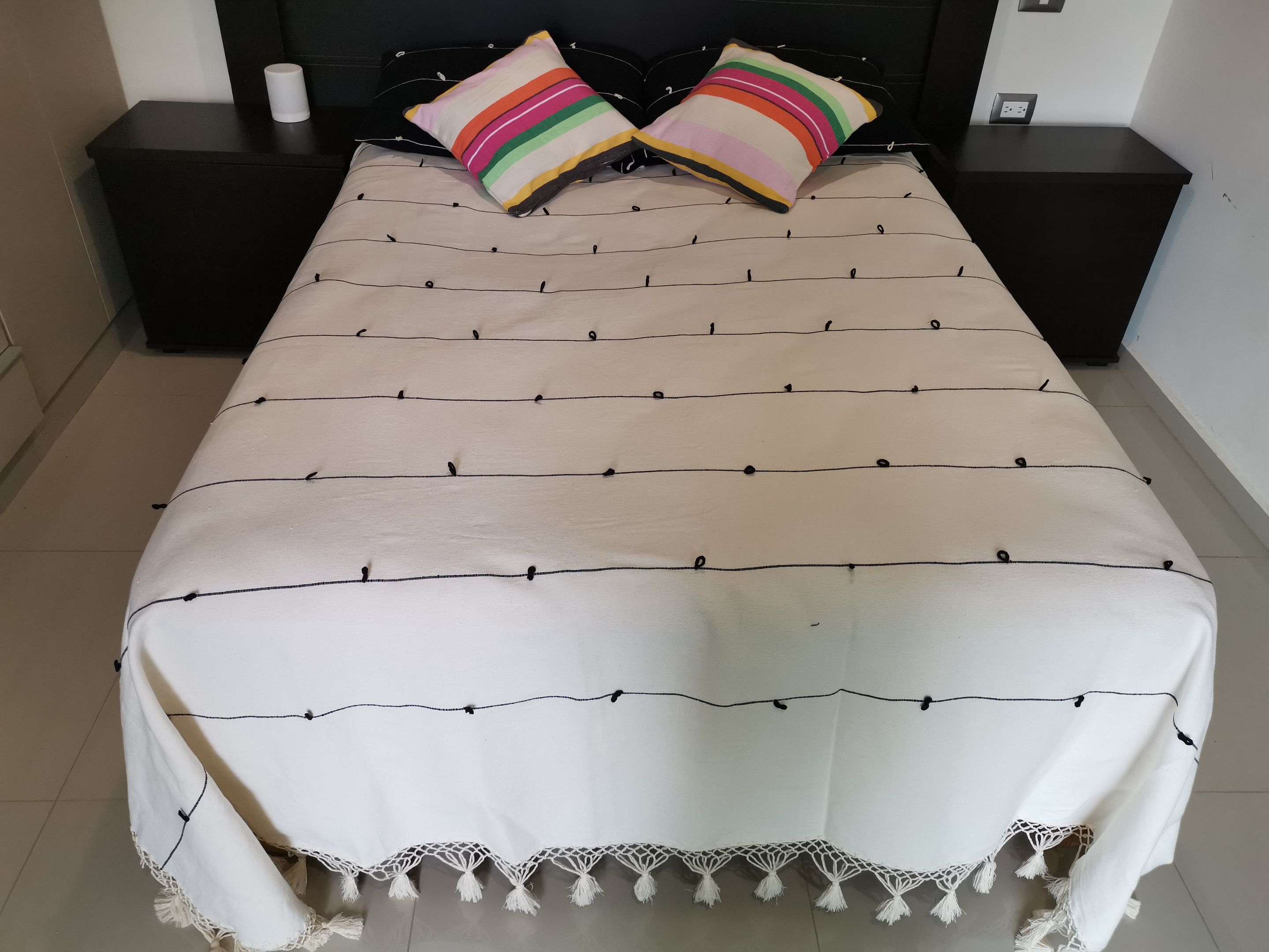 Colcha de Algodon Artesanal Blanca con Borlas Nube, Fundas Almohada y Fundas Cojines