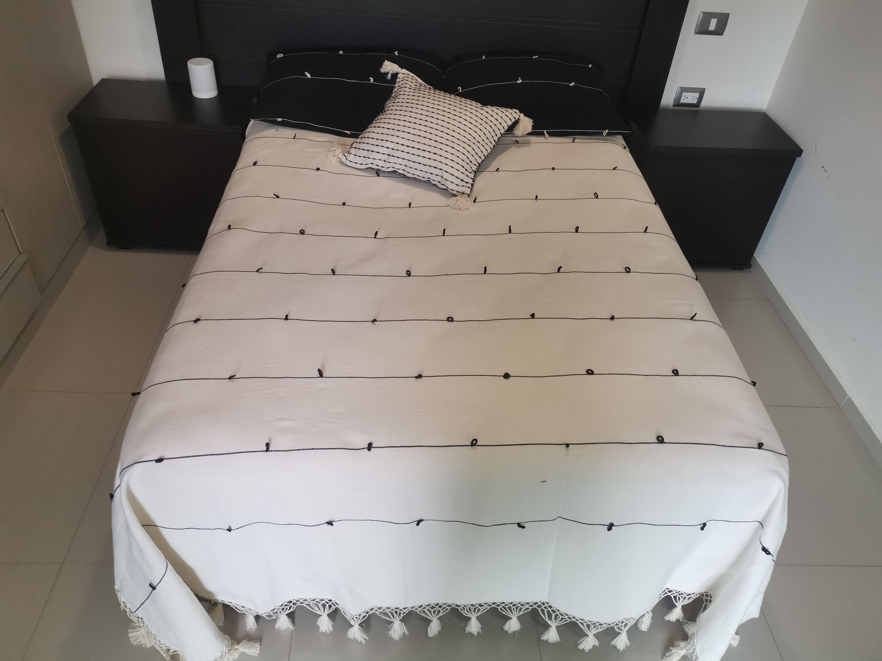 Colcha de Algodon Artesanal Blanca con Borlas Nube, Fundas Almohada y Fundas Cojines