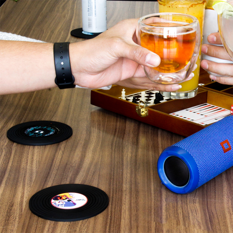 Portavasos para Mesa, Antideslizantes, Diseño Disco de Vinilo Retro, 6 piezas, Marca Red Baboon