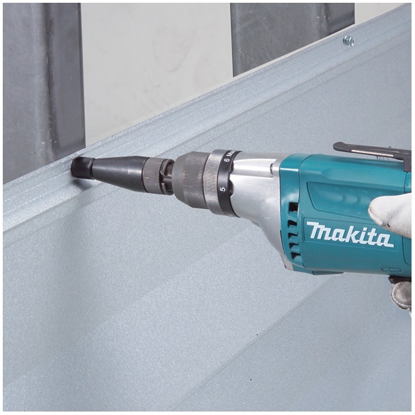 Atornillador 6 niveles, 1/4", 570W, 2500rpm, MAKITA modelo: FS2700.