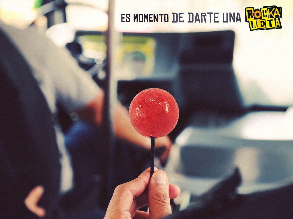 Rockaleta Paleta Enchilada con Goma de Mascar Sonrics 18pzs