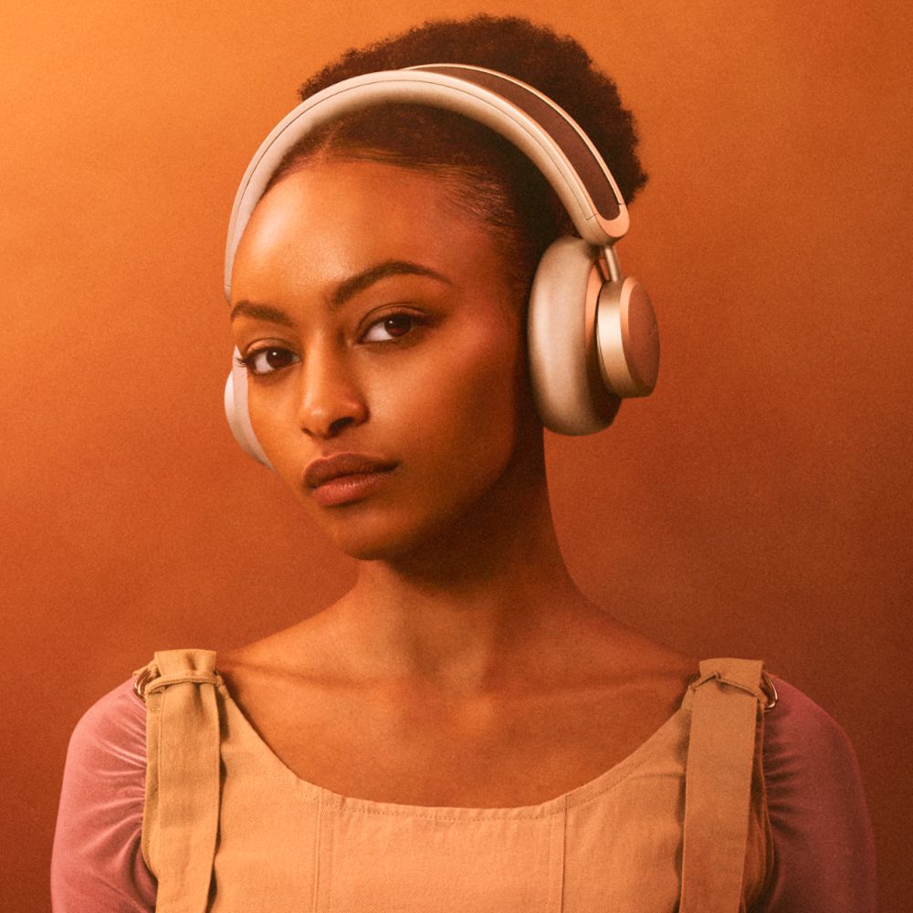 Audífonos Over Ear Inalámbricos ANC Con Panel Solar Los Ángeles Urbanista Color Rosa Gold 
