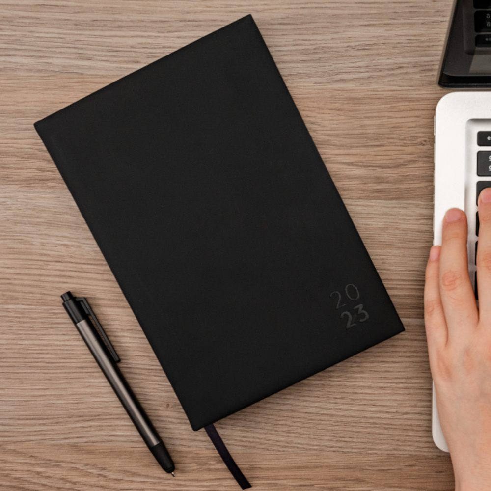 Agenda Diaria PRO 2023 de Enero a Diciembre