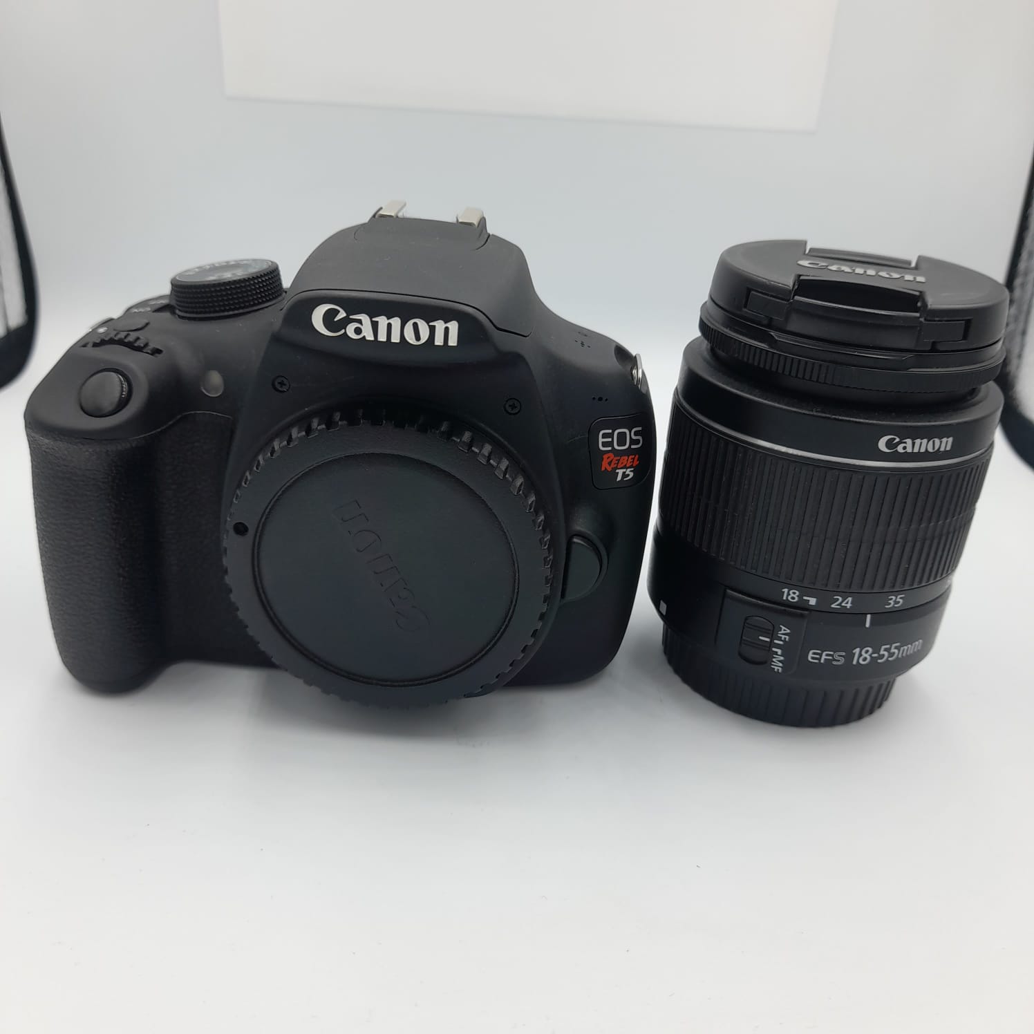 Cámara Canon T5 c/ lente 18-55mm (Reacondicionado grado B)
