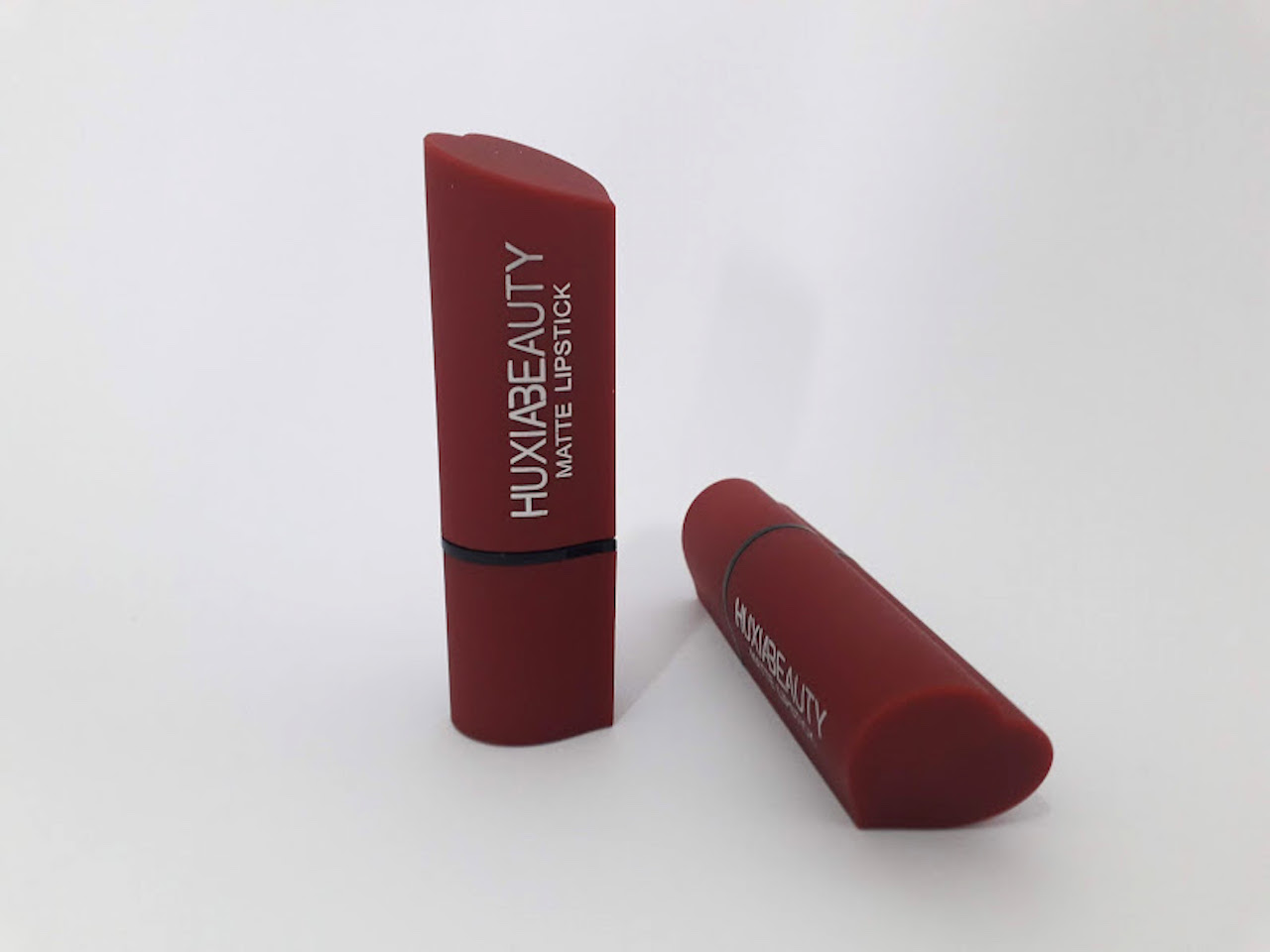 labial rojo intenso