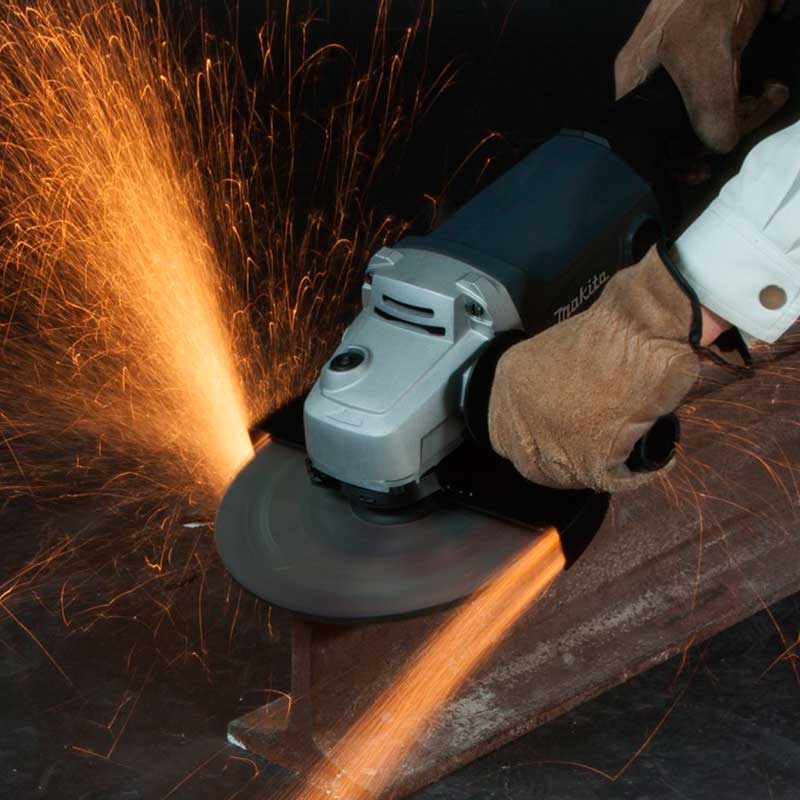 Esmeriladora Angular 7", 8500 rpm, 2200 W, MAKITA modelo: M0920G.