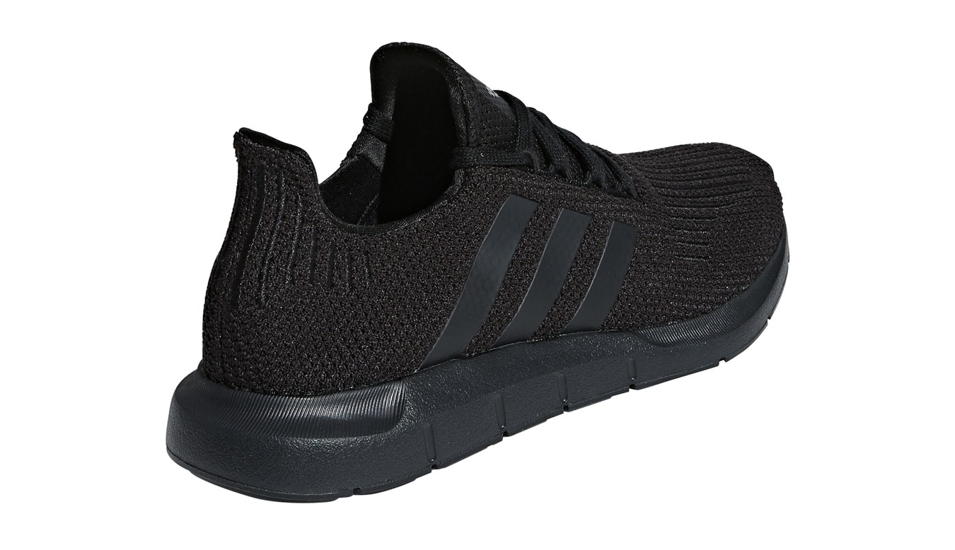 Tenis Adidas Swift Run Black (AQ0863)