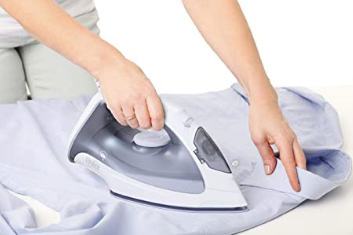 Plancha de Vapor Oster GCSTB3802 Suela Anti-Adherente 