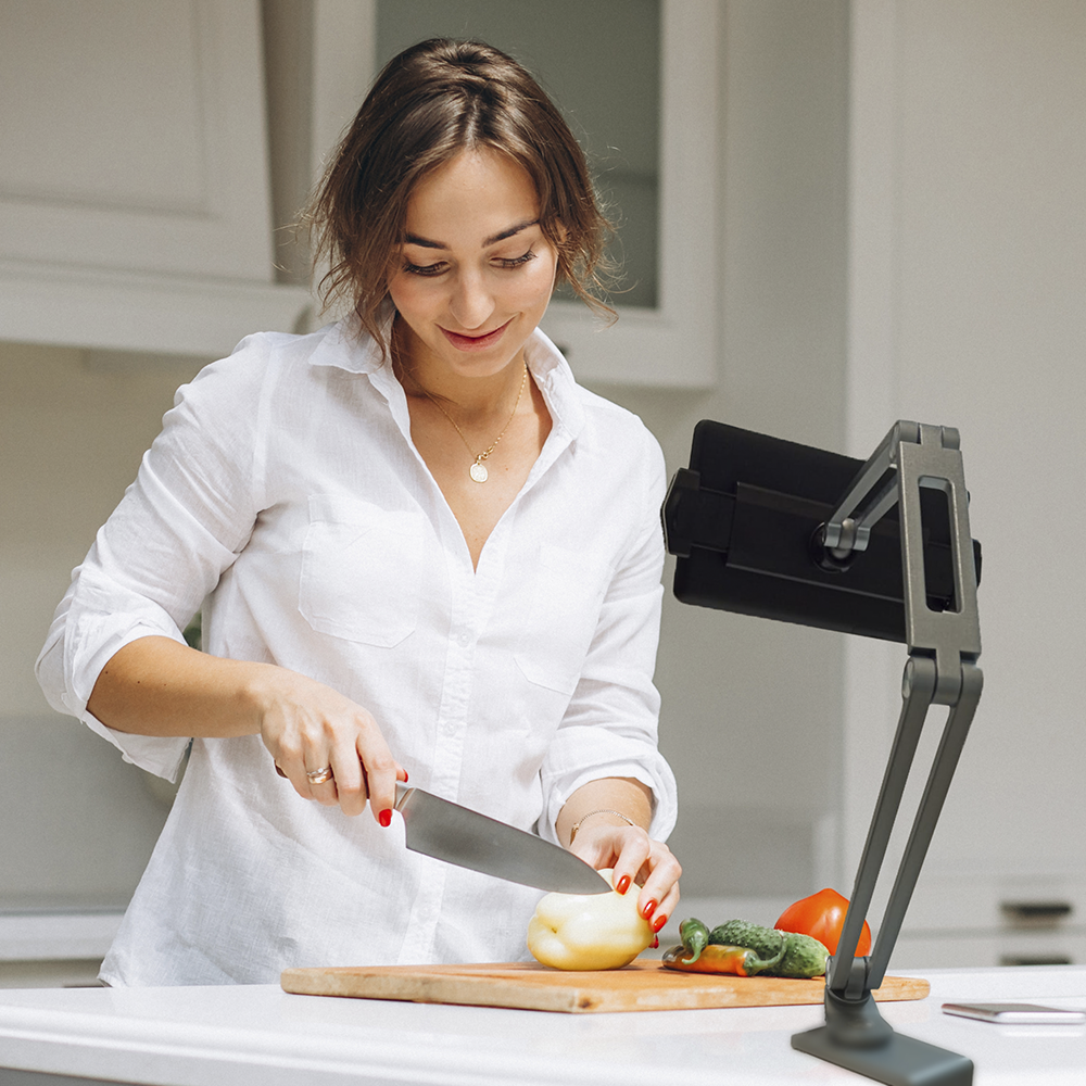 Soporte Metálico c/brazo articulado para Celular o Tablet