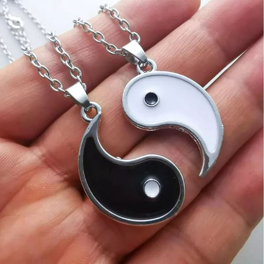 MADIOLA. Collar yin yang básico, collar pareja enamorados, amistad blanco y negro opuestos. Ying Yang