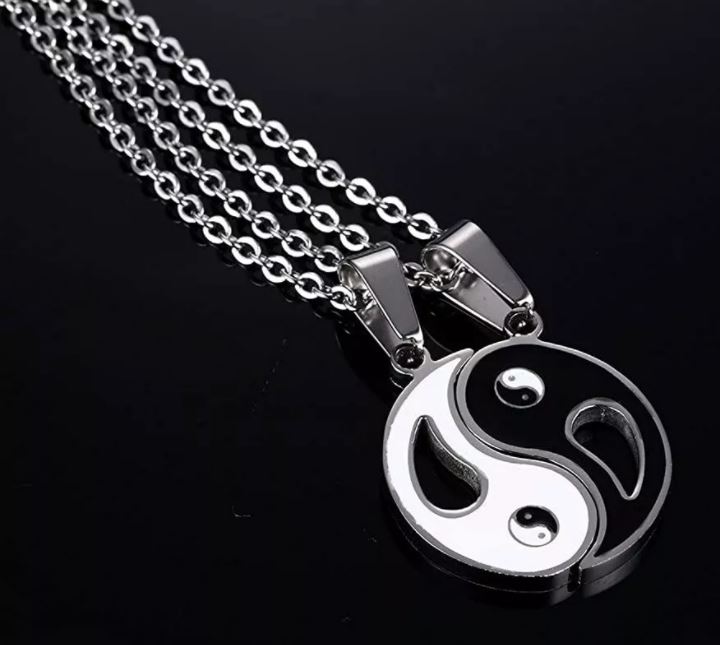 MADIOLA. Collar yin yang básico, collar pareja enamorados, amistad blanco y negro opuestos. Ying Yang
