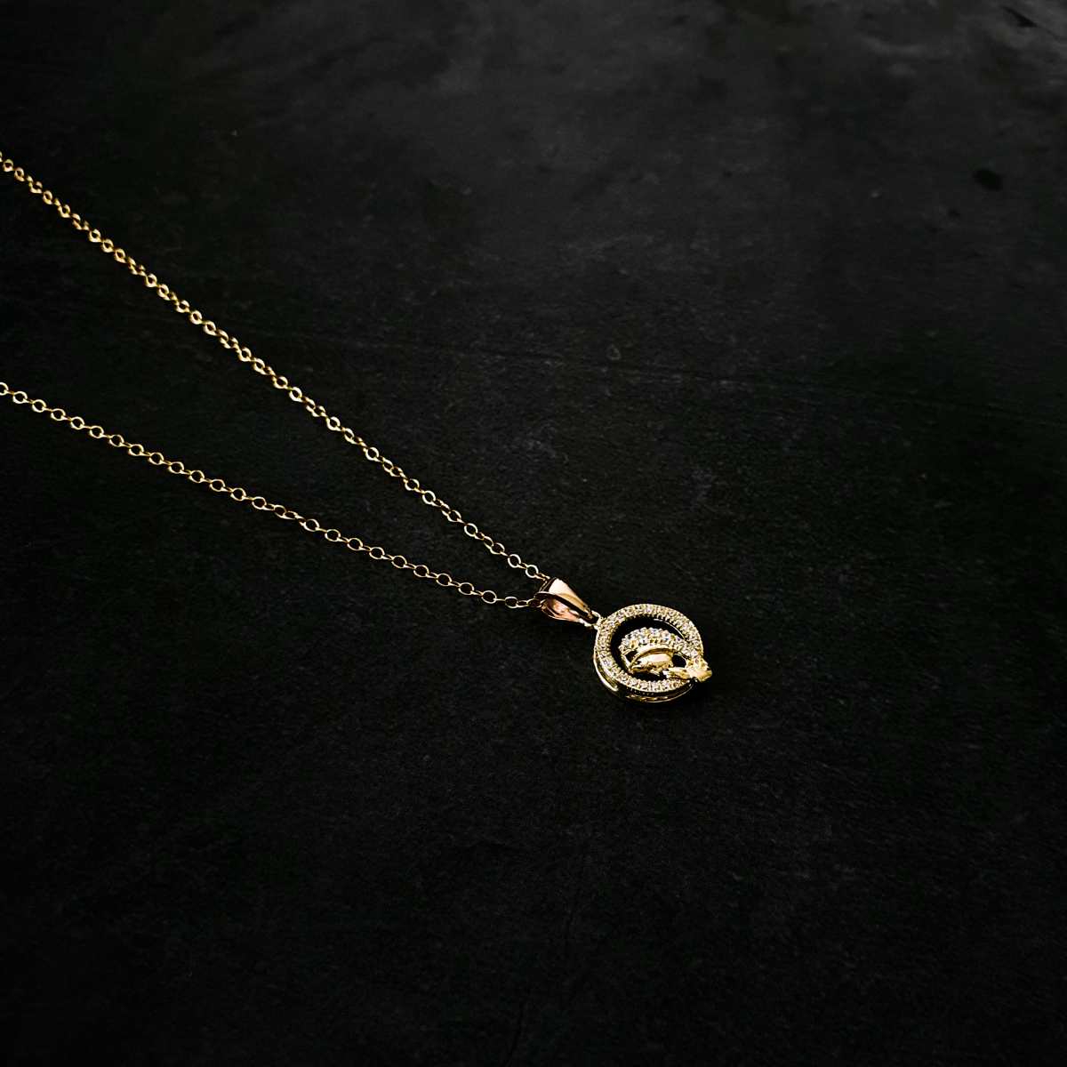 Collar Virgen María Oro 10k Piedra Zirconia Suiza