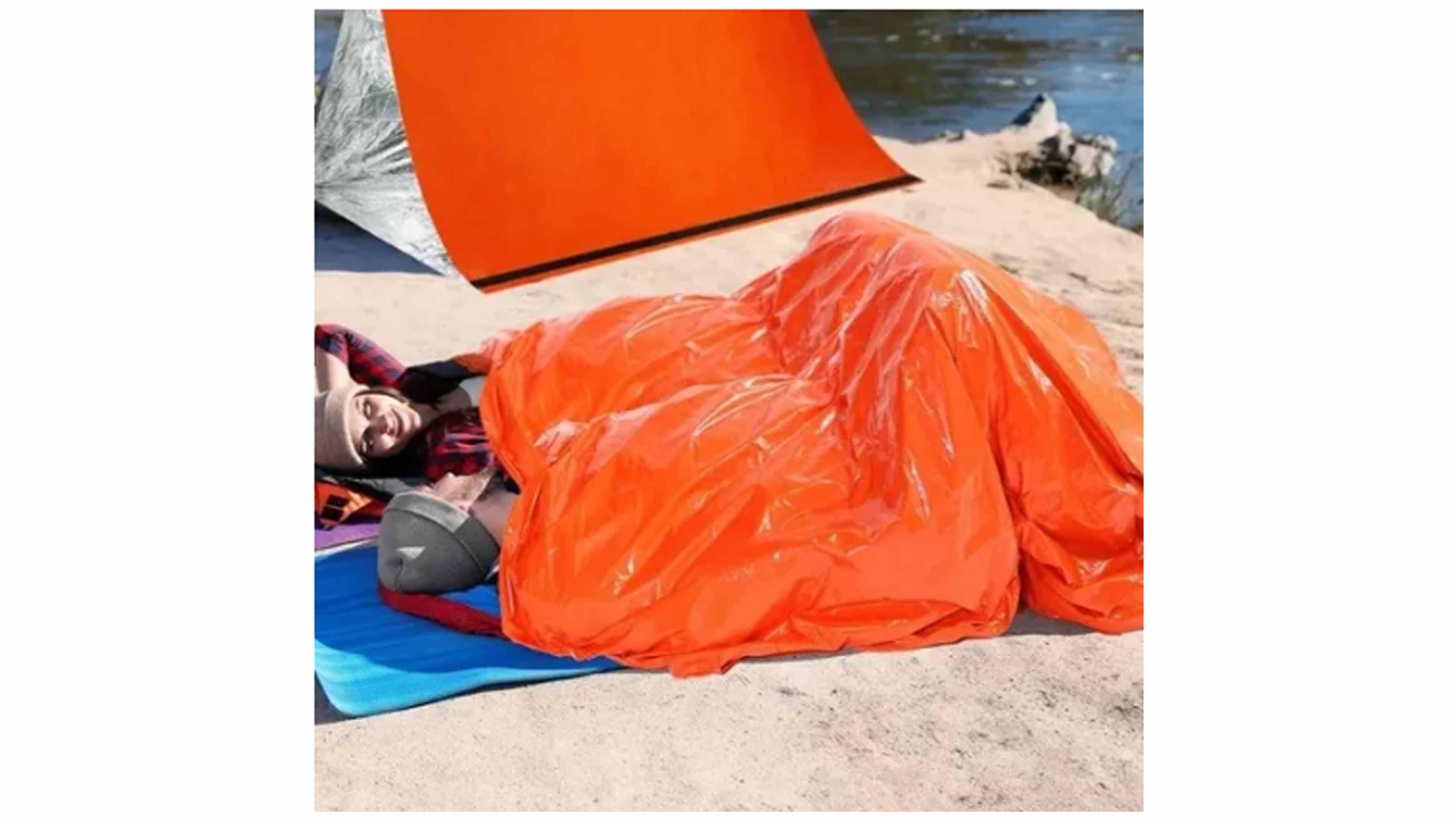  Bolsa O Manta Termica De Sobrevivencia Impermeable Dormir Sleeping Bag con Silvato Manta color Naranja