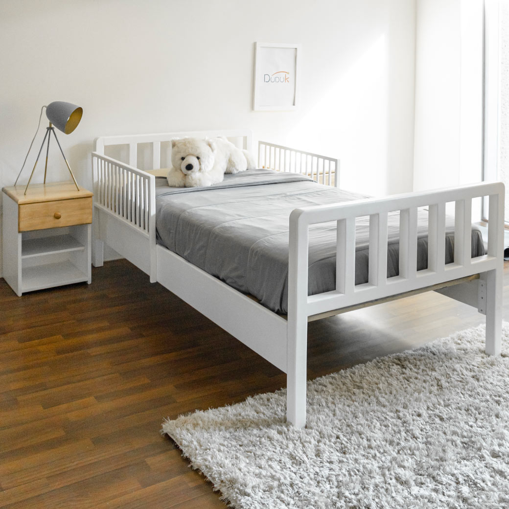 Cama moderna de madera para niños y niñas con barandales removibles DUDUK