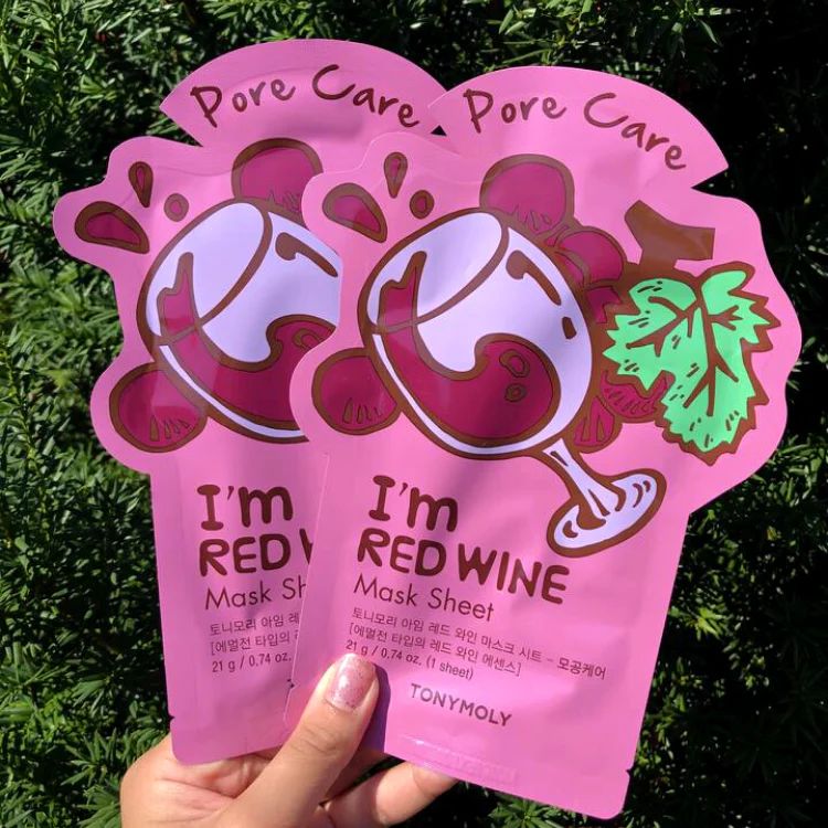 Red wine mask sheet Mascarilla de vino tinto para el cuidado de los poros