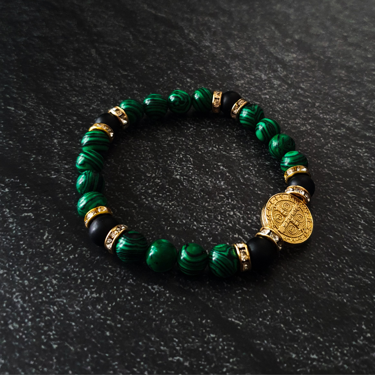 Pulsera de hombre de San Benito piedra malaquita y ónix