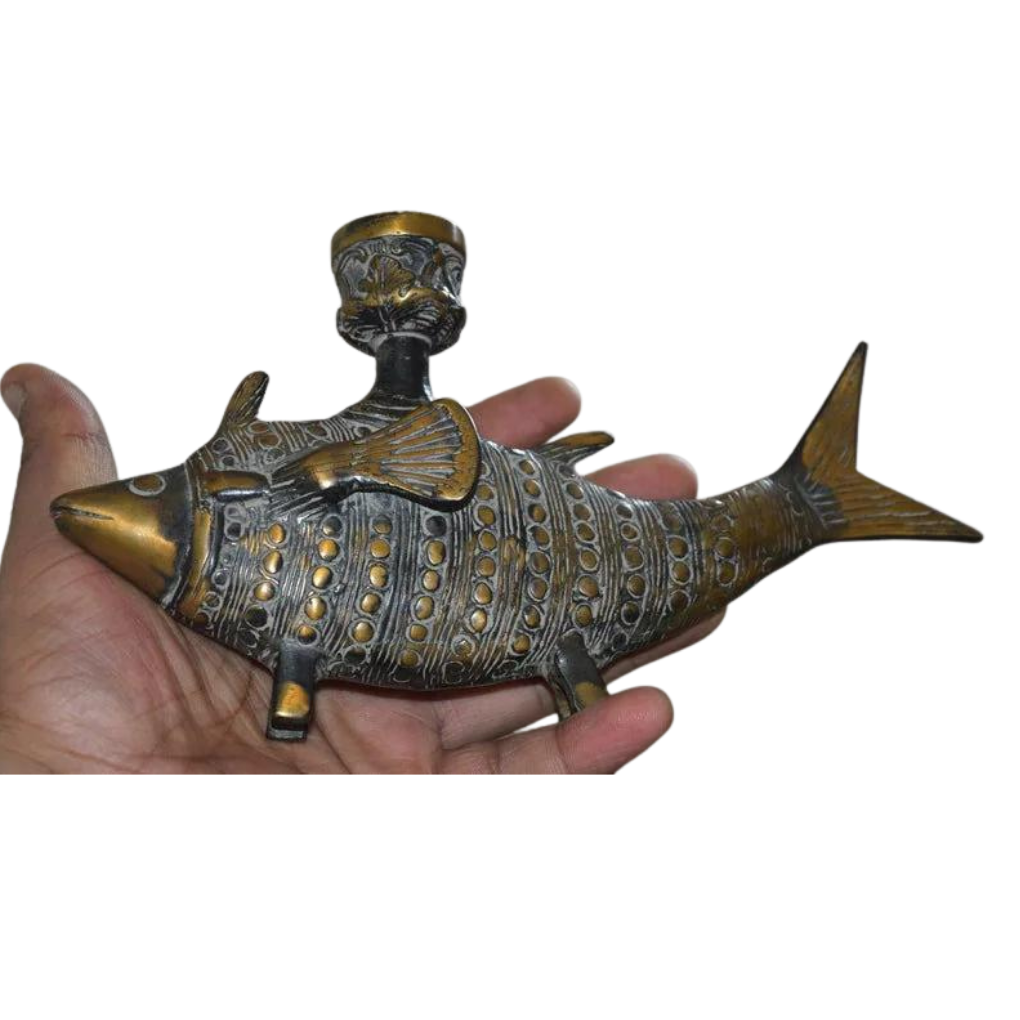 Pez koi de latón macizo Mid-Century, Escultura de bronce y latón - India Tienda