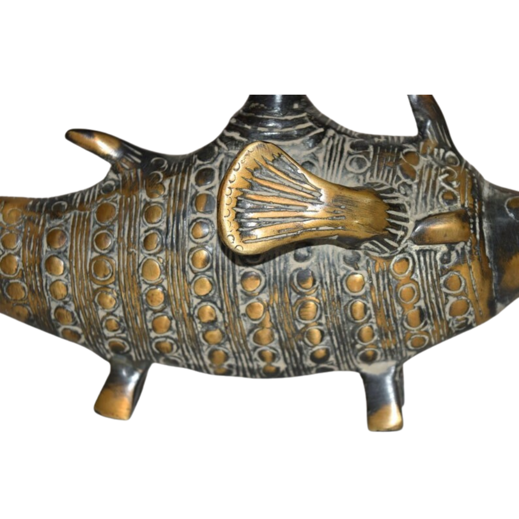 Pez koi de latón macizo Mid-Century, Escultura de bronce y latón - India Tienda