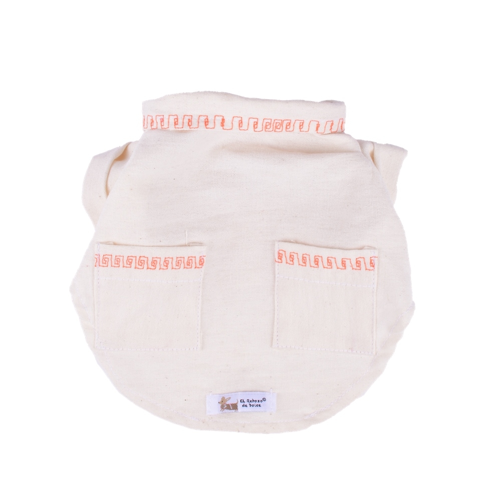 Guayabera color beige con bordados para mascota marca El Rebozo de Dolce
