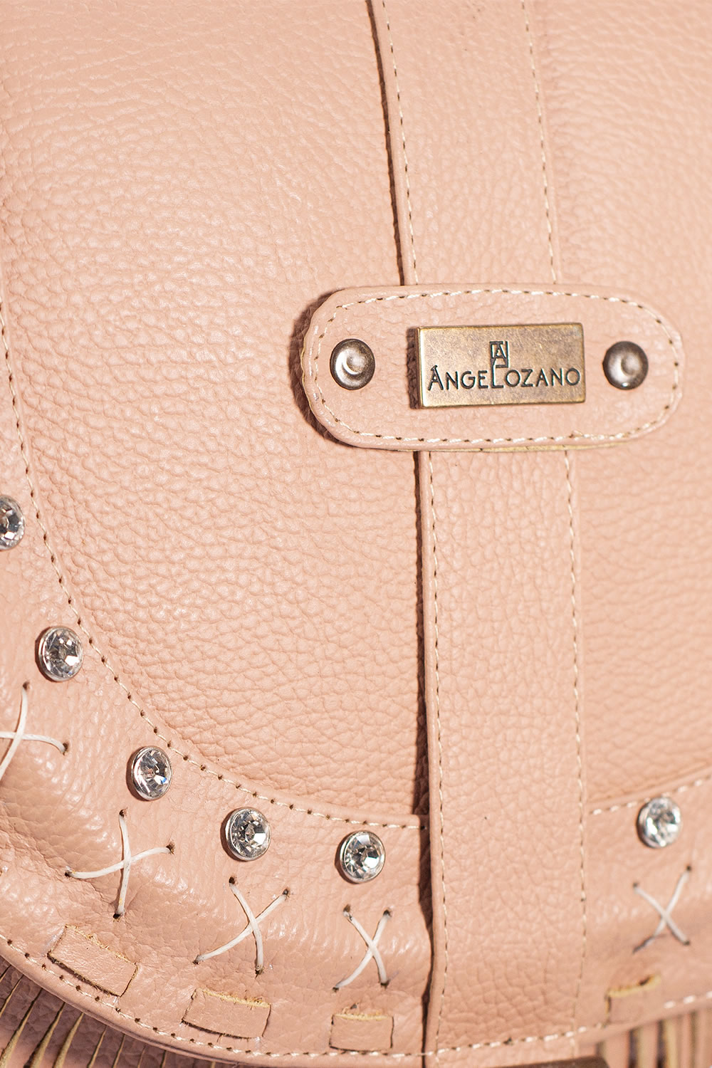 Bolso s tipo Crossbody  A ÁNGELOZANO dePiel Vacuna con detalles tejidos a mano, pedrería y flecos.
