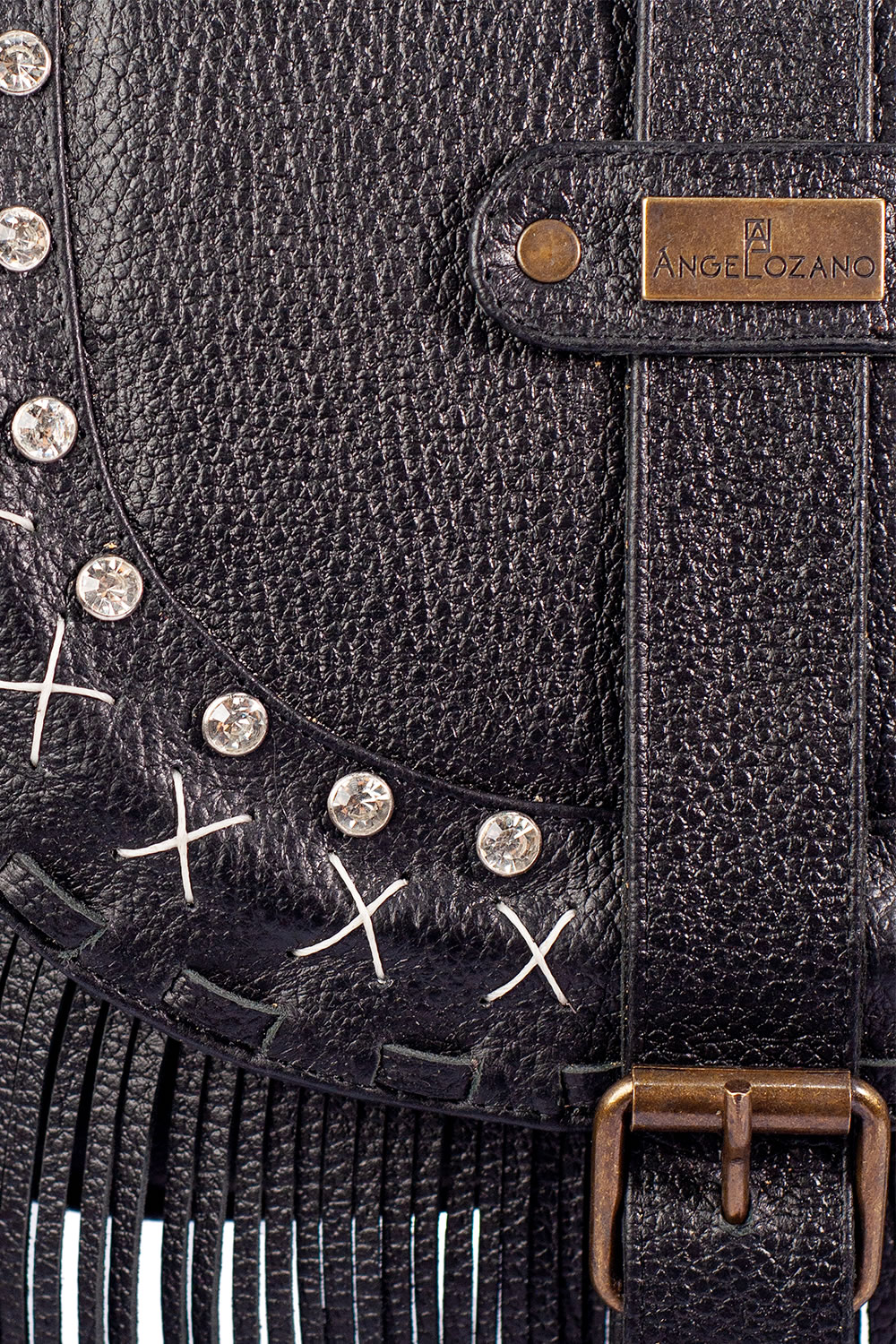 Bolso s tipo Crossbody  A ÁNGELOZANO dePiel Vacuna con detalles tejidos a mano, pedrería y flecos.