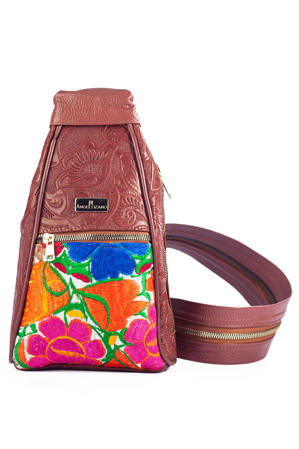Bolso tipo pechera A ÁNGELOZANO de  Piel Vacuna con grabado tipo cincelado y bordado artesanal de Chiapas, Modelo Celia