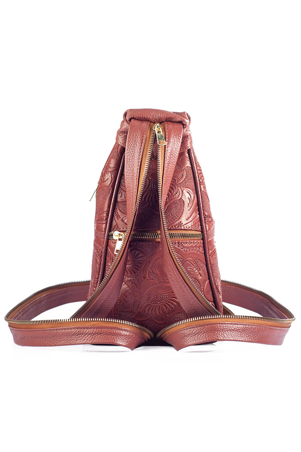 Bolso tipo pechera A ÁNGELOZANO de  Piel Vacuna con grabado tipo cincelado y bordado artesanal de Chiapas, Modelo Celia