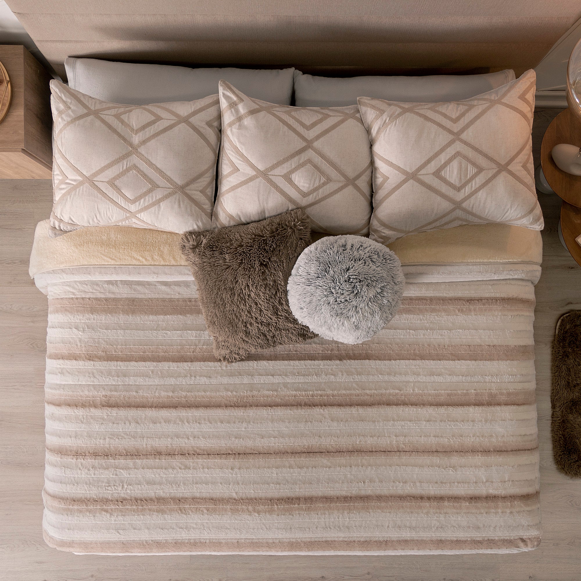 Edredón Matrimonial Con Borrega Beige Rayado | Cálido | Invierno