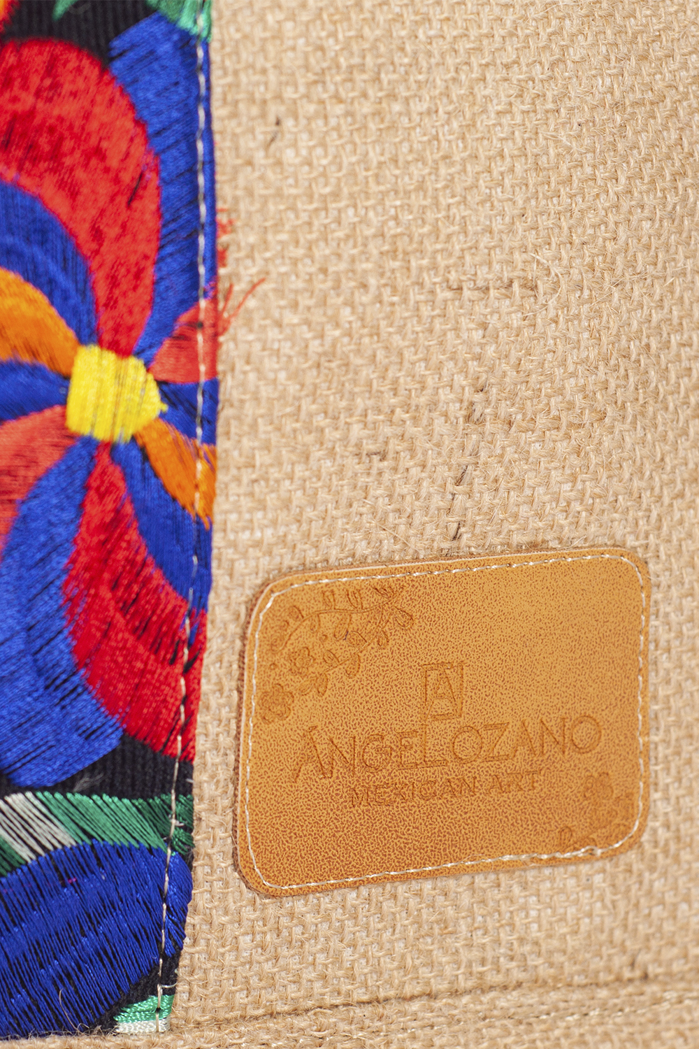 Bolso tipo Shopper A ÁNGELOZANO de yute tejido con detalles de bordado artesanal de flores,Forro plastificado. Modelo Marimar