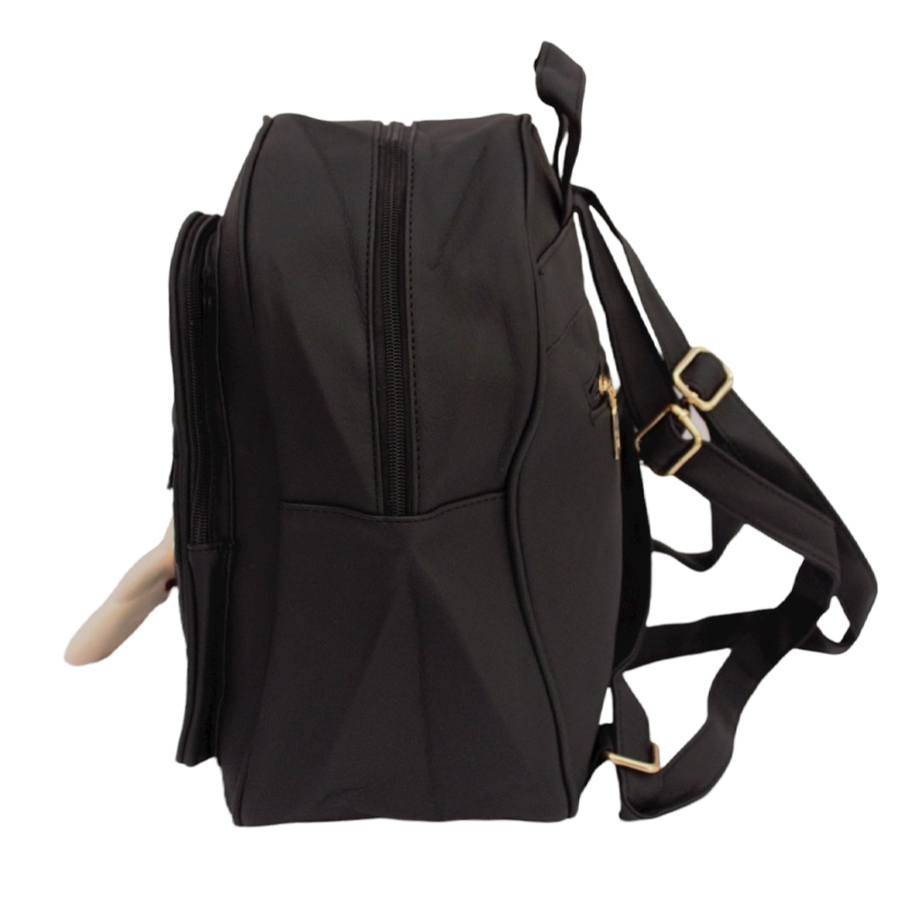 Mochila de Cuero sintetico diseño escolar con forro, correa adaptable para usos diferentes.