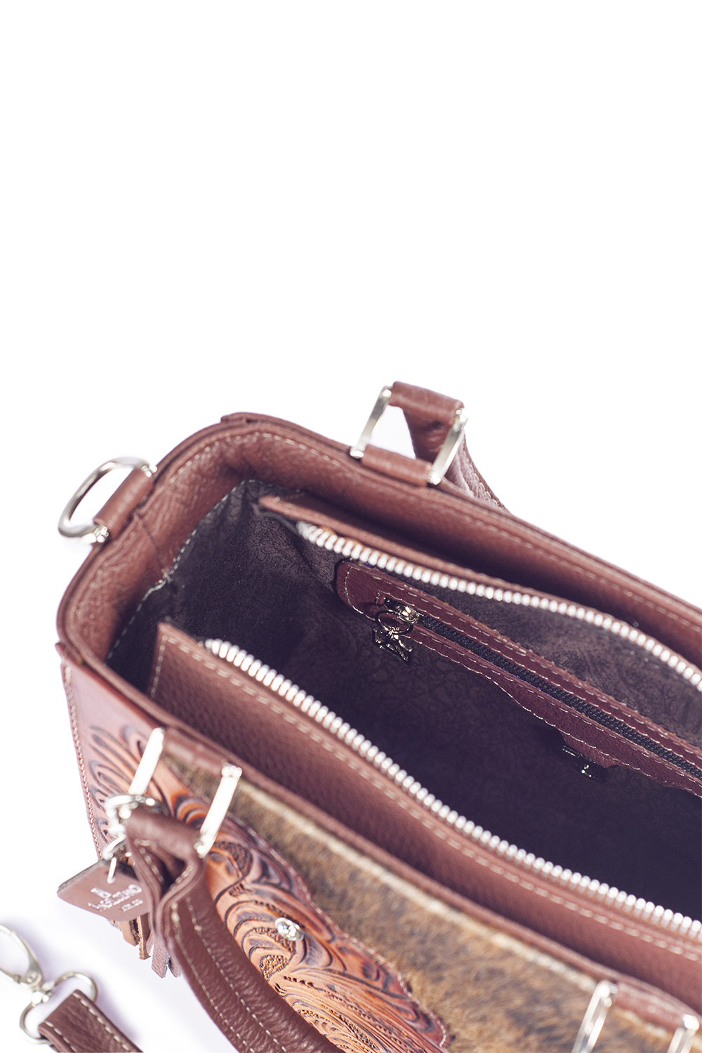 Bolso tipo Satchel  A ÁNGELOZANO de Piel Vacuna con detalles cincelados a mano y piel de vaca con pelo, Modelo Pilar
